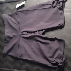 NWT black side tie Old Navy active high rise short